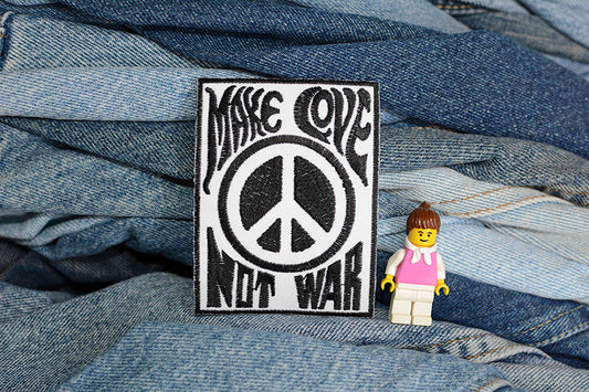 Écusson thermocollant « Faites l'amour, pas la guerre » 0175