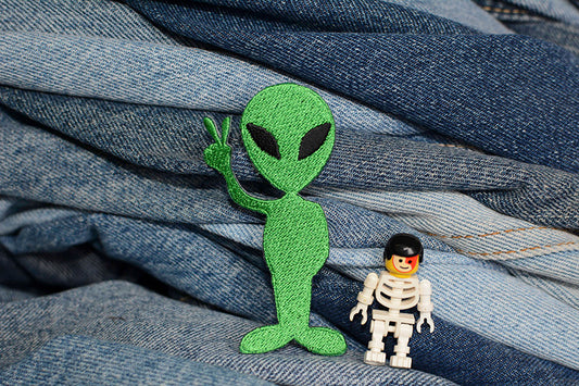Come In Peace Alien Iron-On Patch 0083